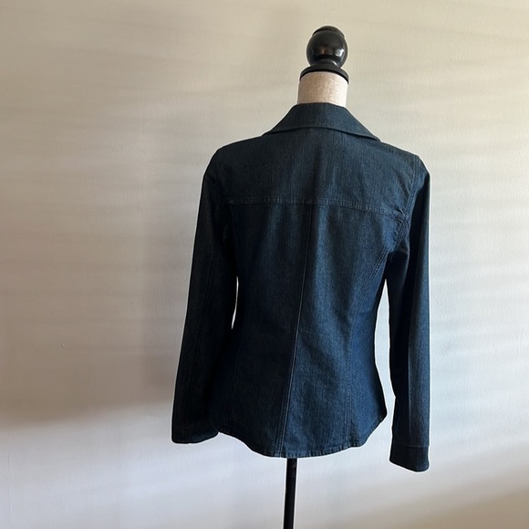 Dana Buchman jean jacket size 6 with black beading throughout.  Zippped front - Picture 5 of 7